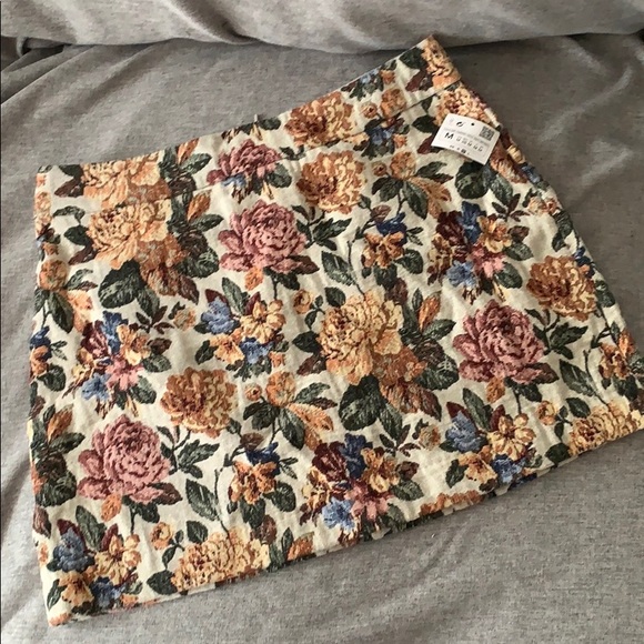 Zara Dresses & Skirts - Zara Basics Floral Mini Skirt - M